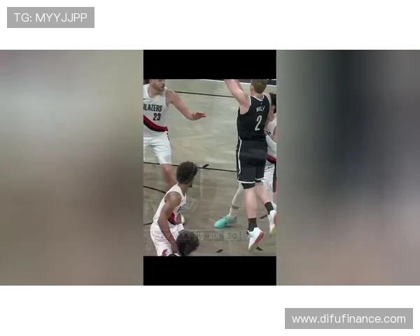 克拉克斯顿半场高效表现8中7砍下15分多次暴扣引爆全场气氛 克拉克斯顿半场高效表现8中7砍下15分多次暴扣引爆全场气氛