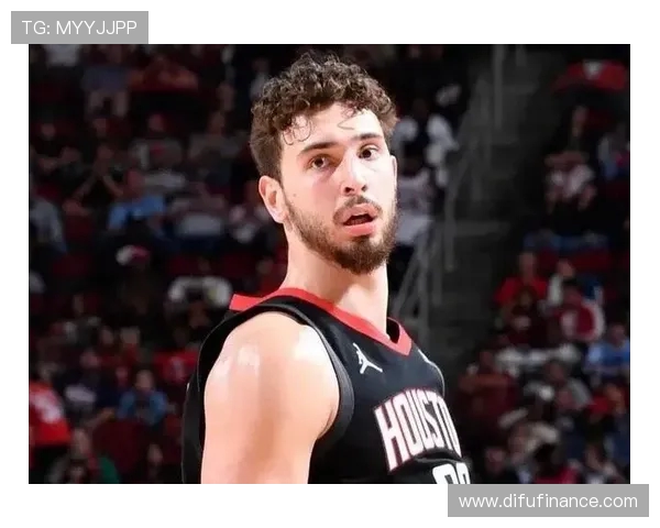 申京连续第二年入选全明星球员晒球衣照与女友甜蜜合影引关注